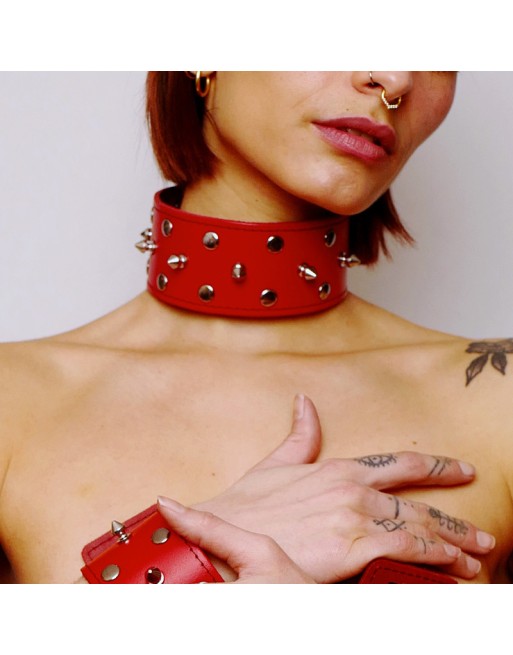 Collier en cuir avec pics Rouge Collier en cuir avec pics Rouge
