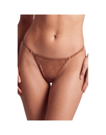 String taupe en dentelle avec bijou cœur doré